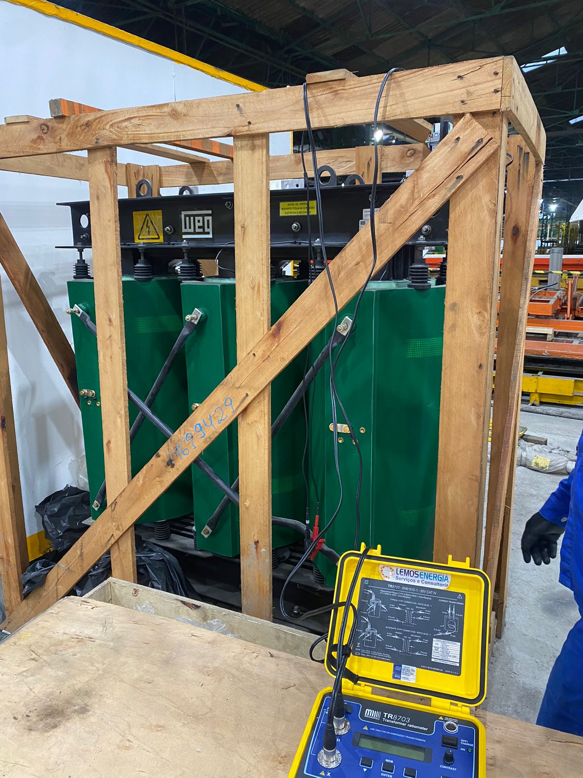Ensaio elétrico realizado em transformador WEG