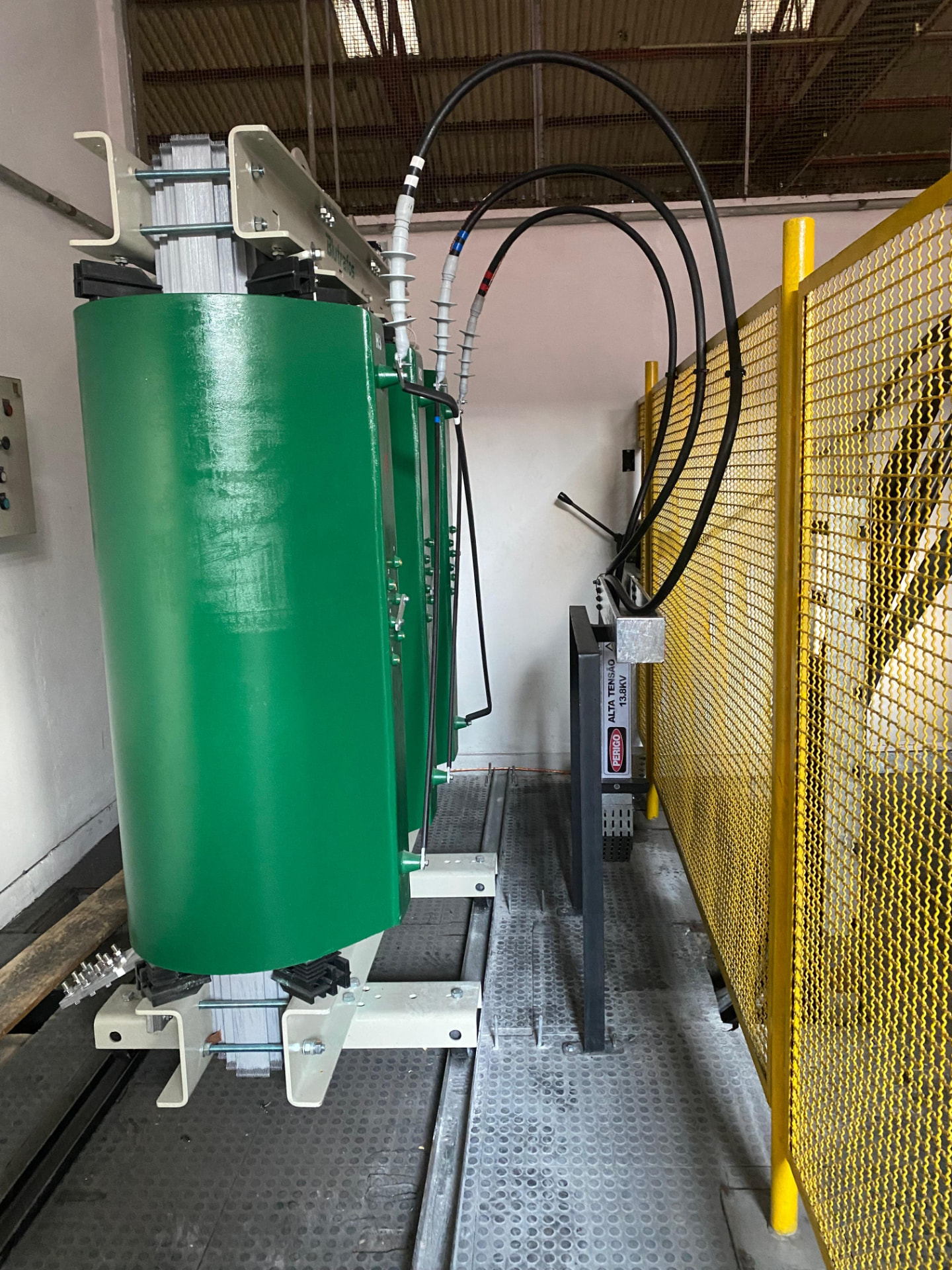 Transformador instalado na ampliação da subestação da AMBEV em Camaçari
